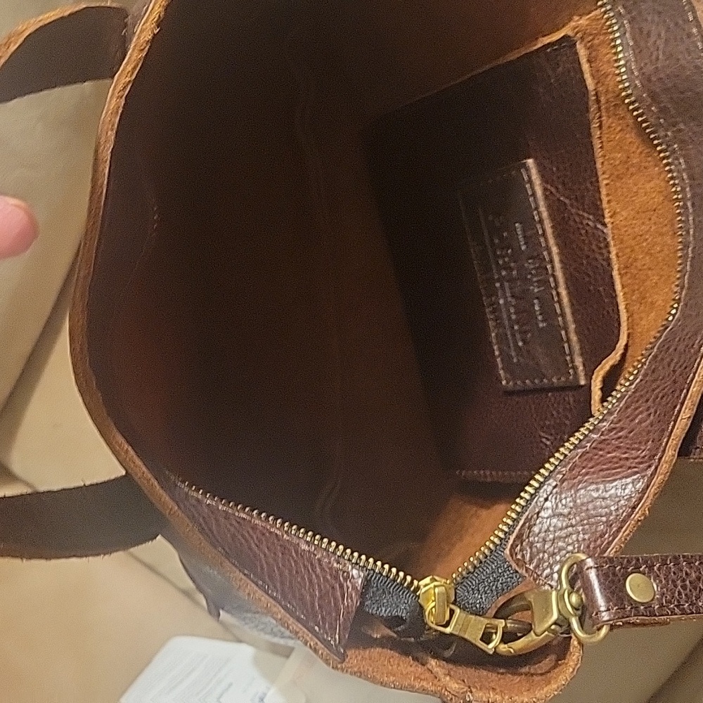 Portland Leather Medium Crossbody Coldbrew - Picture 4 of 9